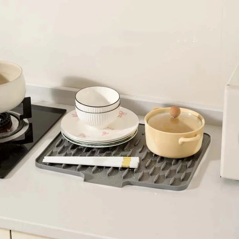 💥No-Spill Silicone Worktop Saver – Heat-Resistant & Non-Slip Mat for Drip-Free Drying